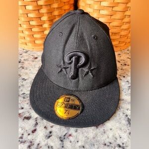 Preowned Phillies Black New Era 59fifty size 7 1/8. True fitted hat